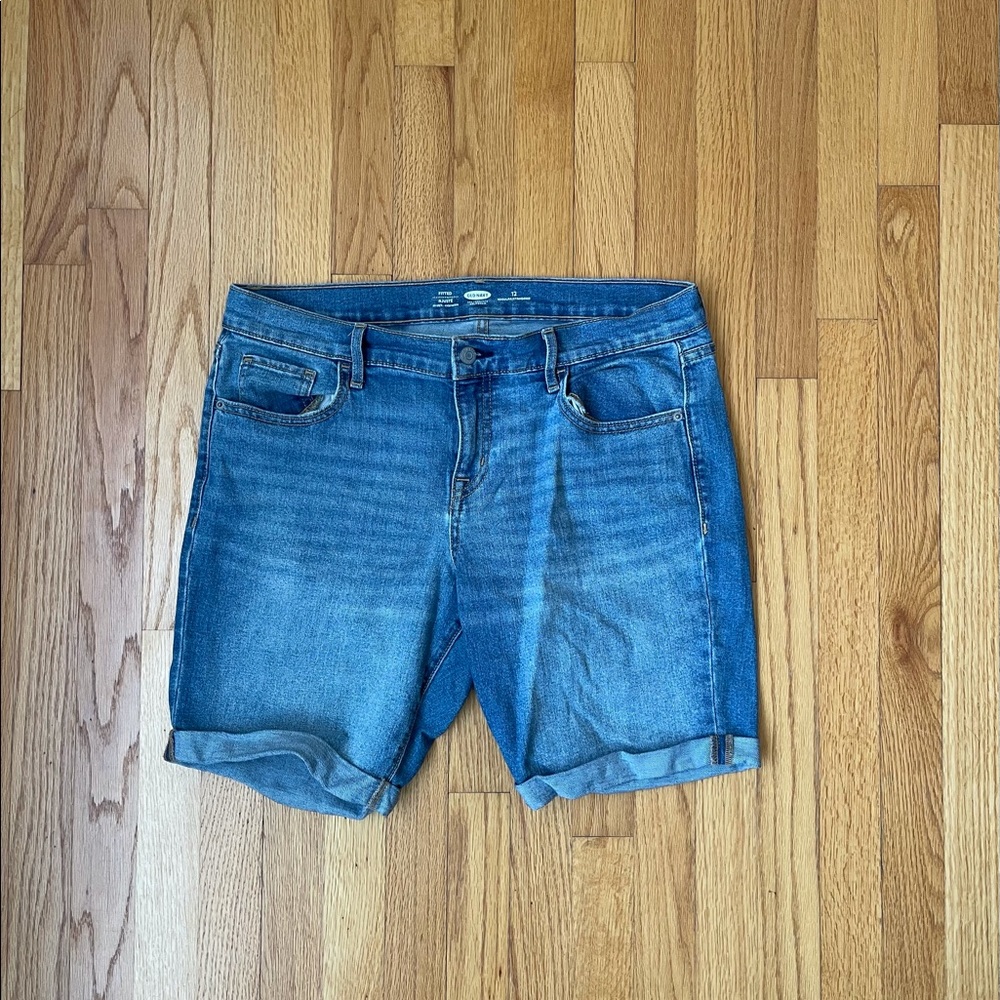 Old Navy jean shorts sz 12, 8” shorts mid-rise